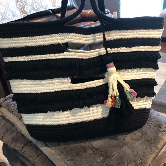 Stella & Dot Handbags - Stella and Dot Taj Tote